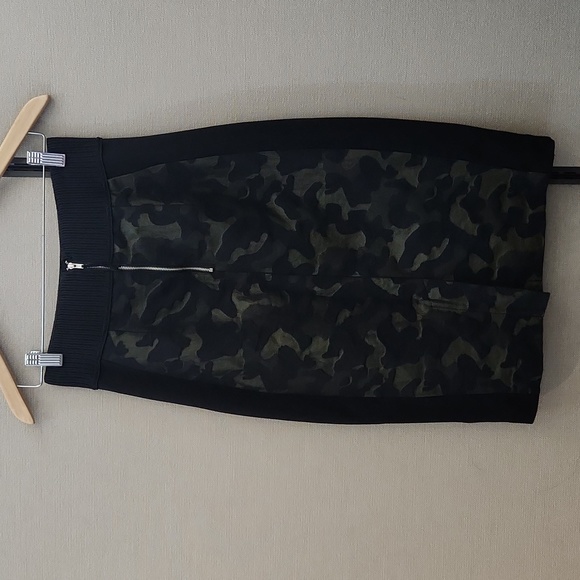 Maeve Camo Pencil Skirt Size 8 - Picture 6 of 16